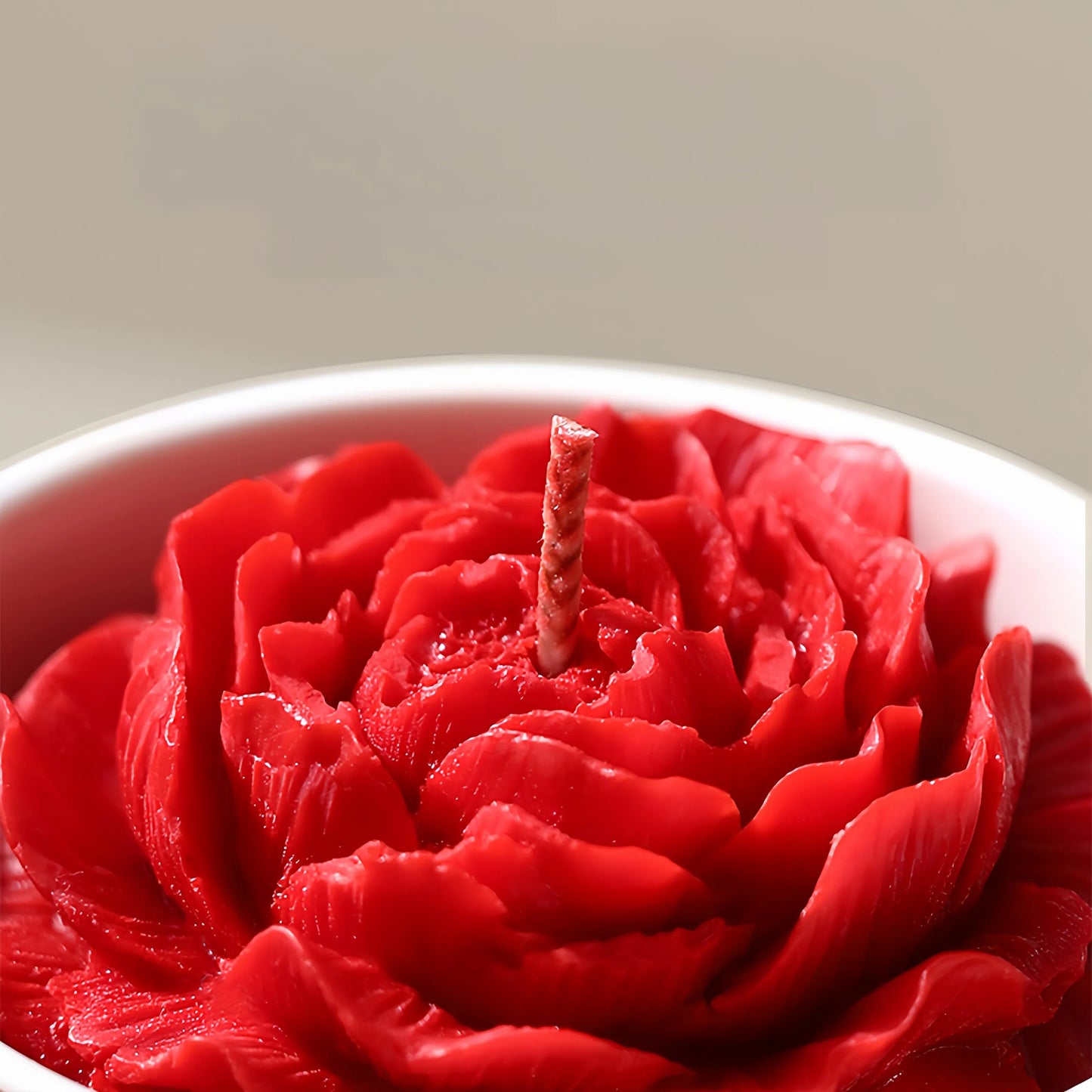 Velour Eclipse – Rose, Oud & Vanilla Soy Candle